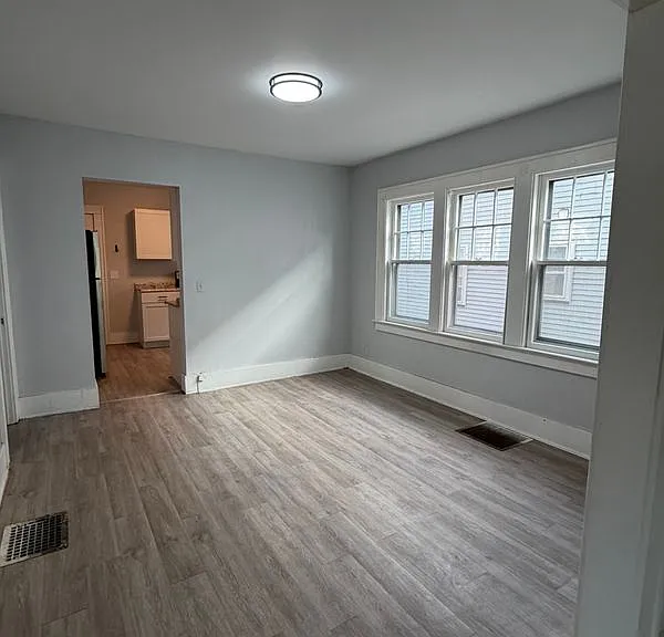 226 Shelter St #DOWNSTAIRS — Photo 3