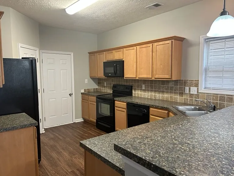 230 Prescott Ln — Photo 6