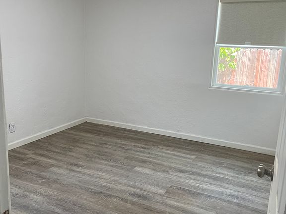 4th image of 1217 W 60th Pl