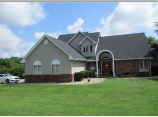 902 Ridgewood Dr, Maysville, KY 41056