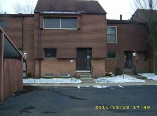 3881 Old Creek Rd, Troy, MI 48084