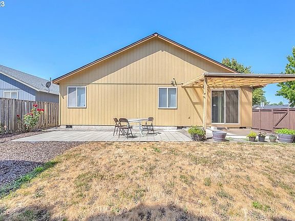 4th image of 452 SE 73rd Ave