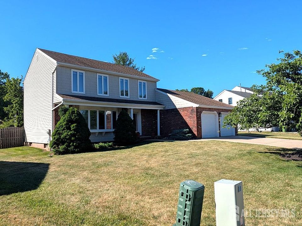 1st image of 56 Wintergreen Ave E