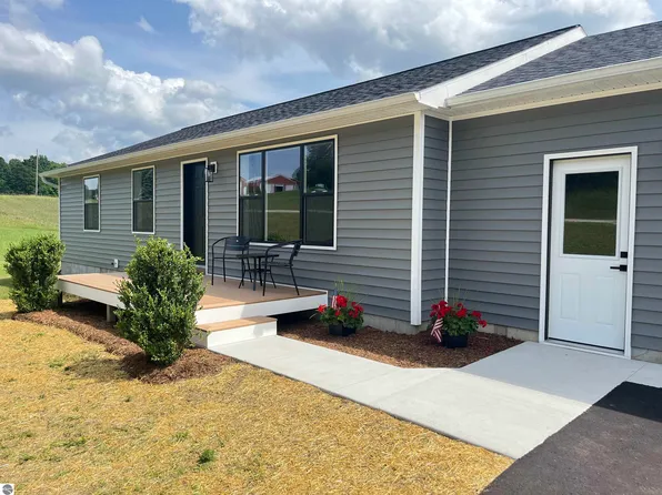 7937 Barney Rd, Traverse City, MI 49684