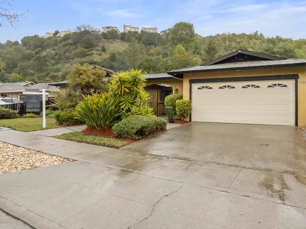 8190 Surrey Ln, Oakland, CA 94605
