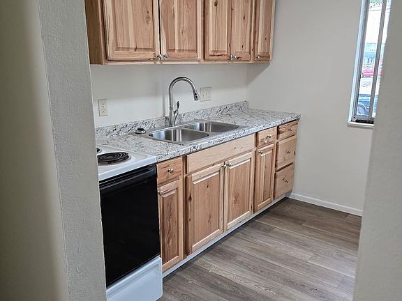 2nd image of 111 E Taylor St #113