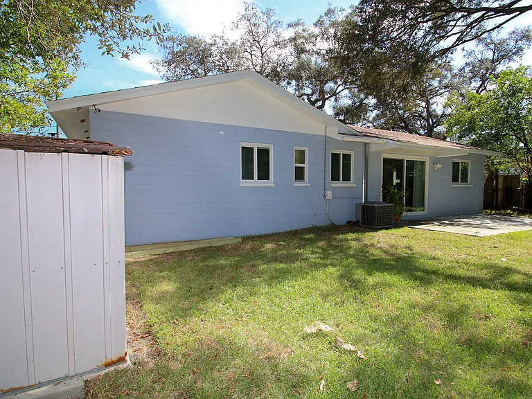 10926 N 29th Streethillsborough Country — Photo 13
