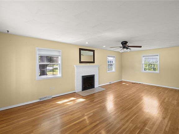 3rd image of 4103 N Newcastle Dr