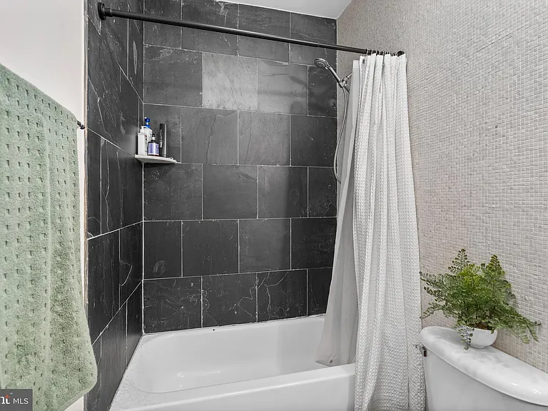 715 Brown St #B — Photo 19