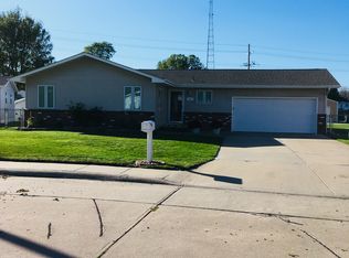 424 Eisenhower Dr, Grand Island, NE 68803