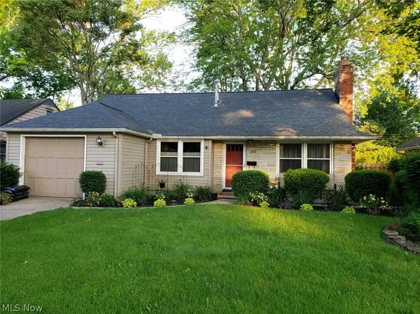 210 Beeler Dr, Berea, OH 44017