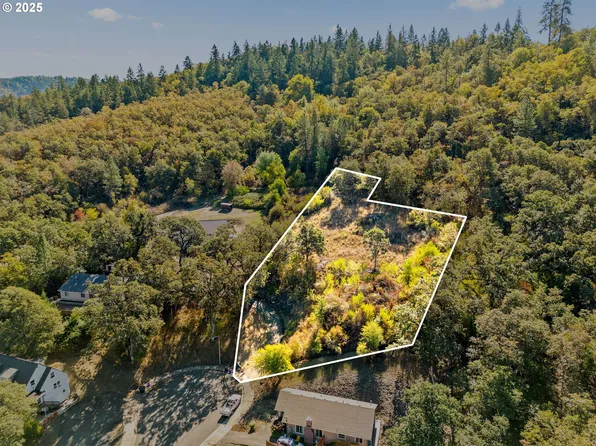 498 SE Dos Gatos Ct, Roseburg, OR 97470