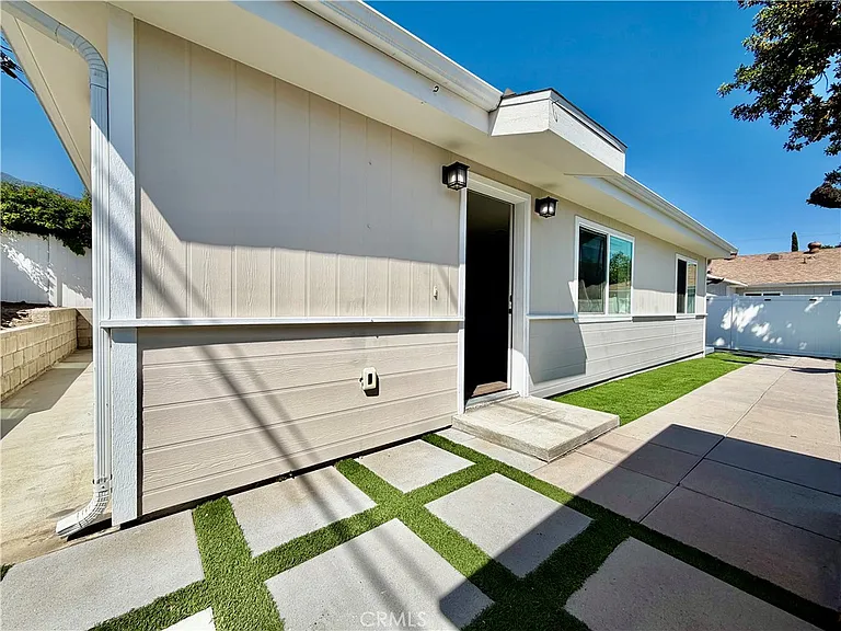 361 Norumbega Dr — Photo 2