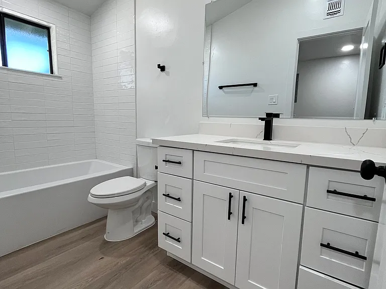 2555-2579 E Water St #2559 — Photo 8