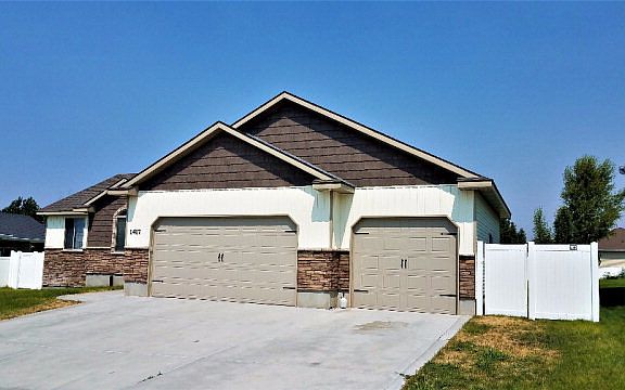 2nd image of 1417 Stoneridge Dr