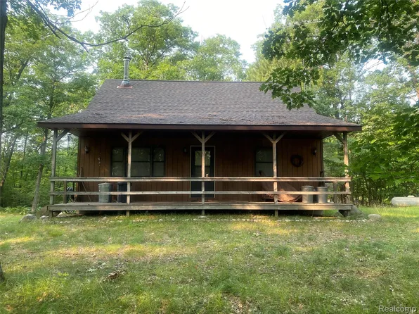 5107 Hunters Run Dr, Saint Helen, MI 48656