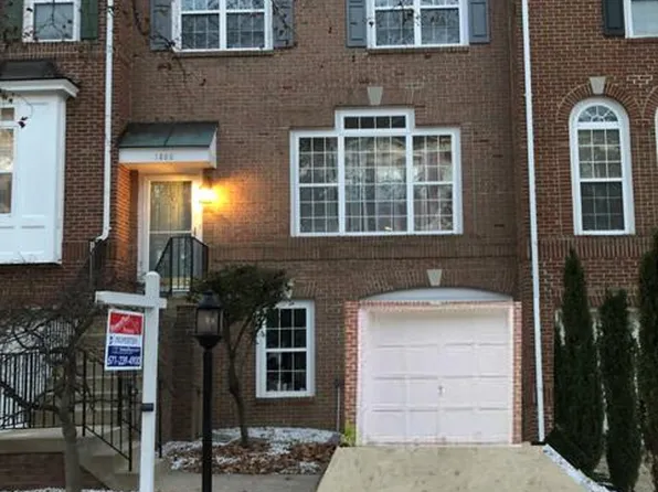 1888 Crescent Park Dr, Reston, VA 20190