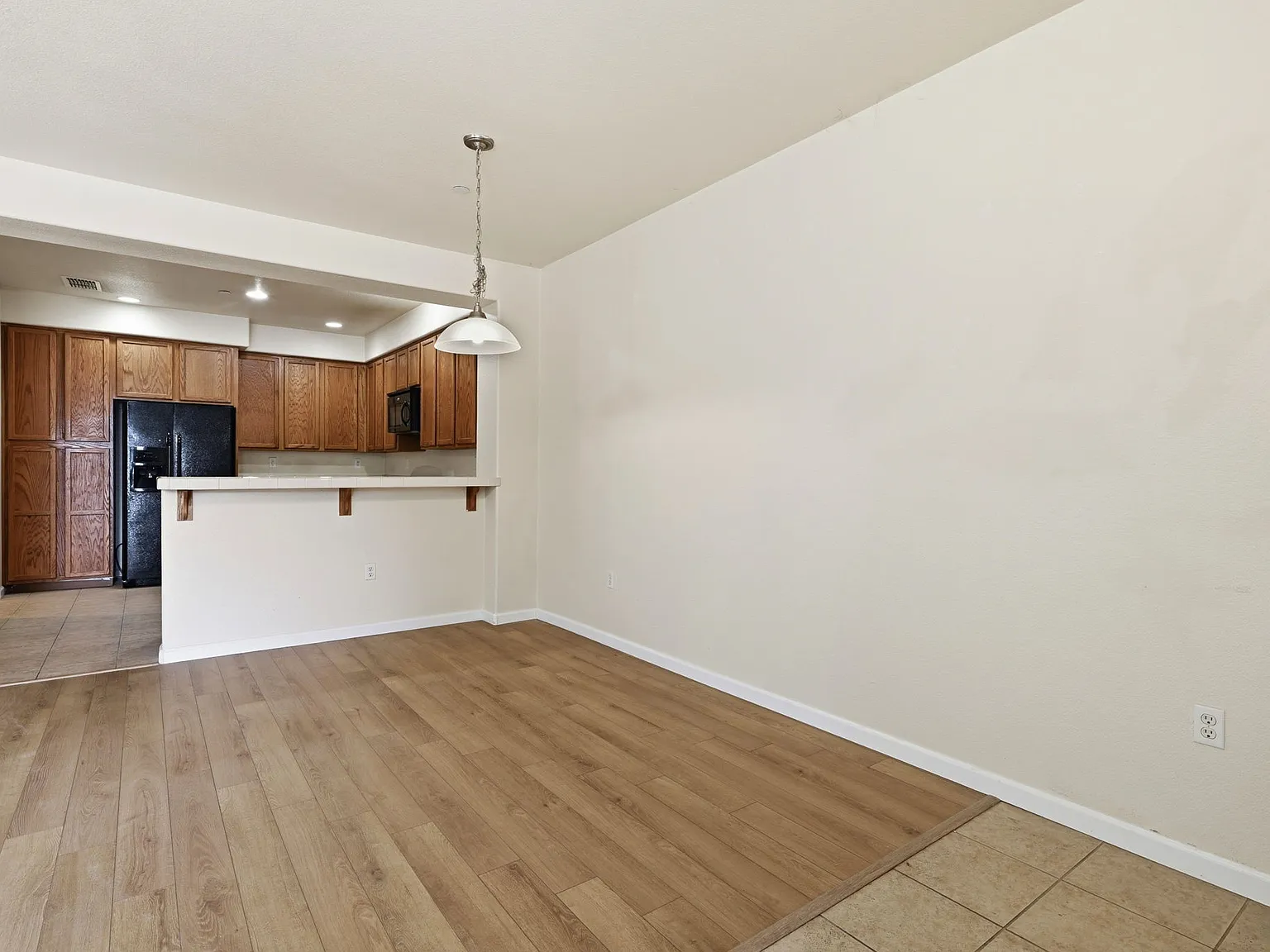 3 bed, 2.5 bath, 1576 sqft, $2,450 — Photo 3