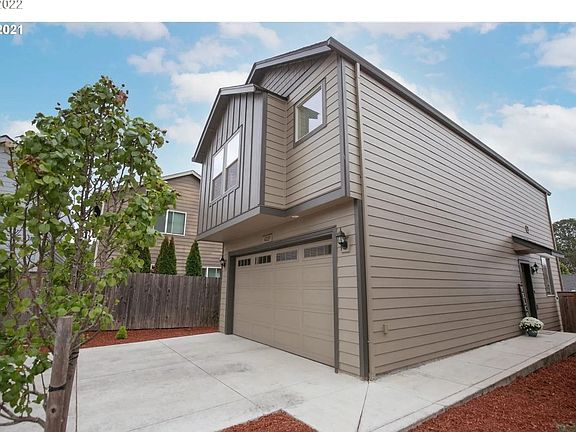 2nd image of 4225 NE 34th Way