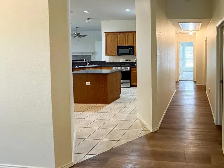 6416 Meadowcrest Ln — Photo 5