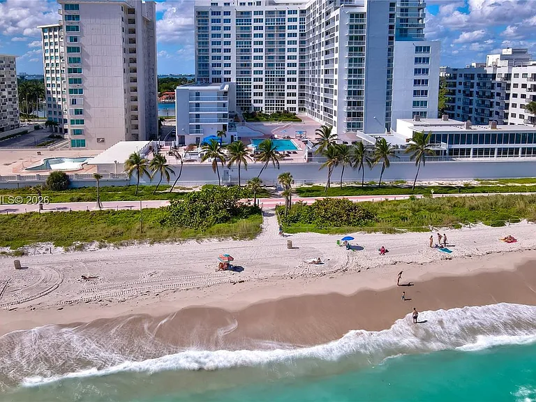 5401 Collins Ave #928 — Photo 33