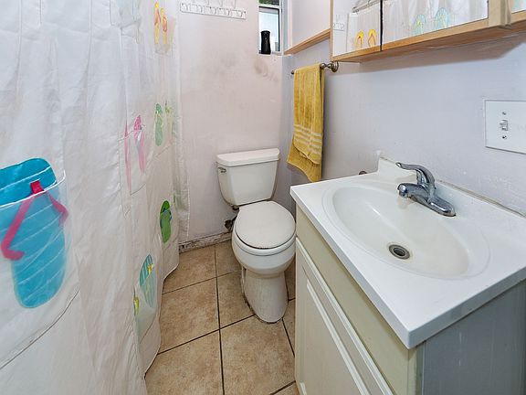 3rd image of 10626 Leolang Ave