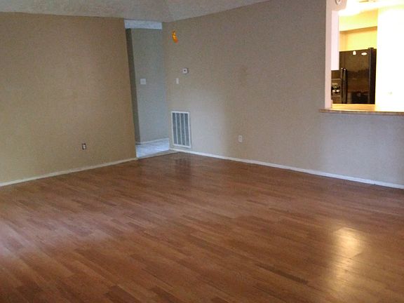3rd image of 15715 Pfeiffer Dr