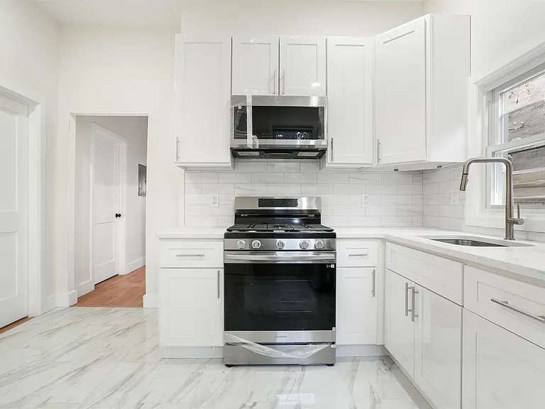 1102 Central Ave #1 — Photo 3