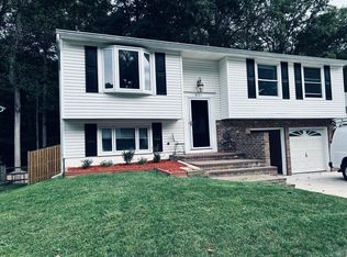 8121 Winter Blue Ct, Springfield, VA 22153