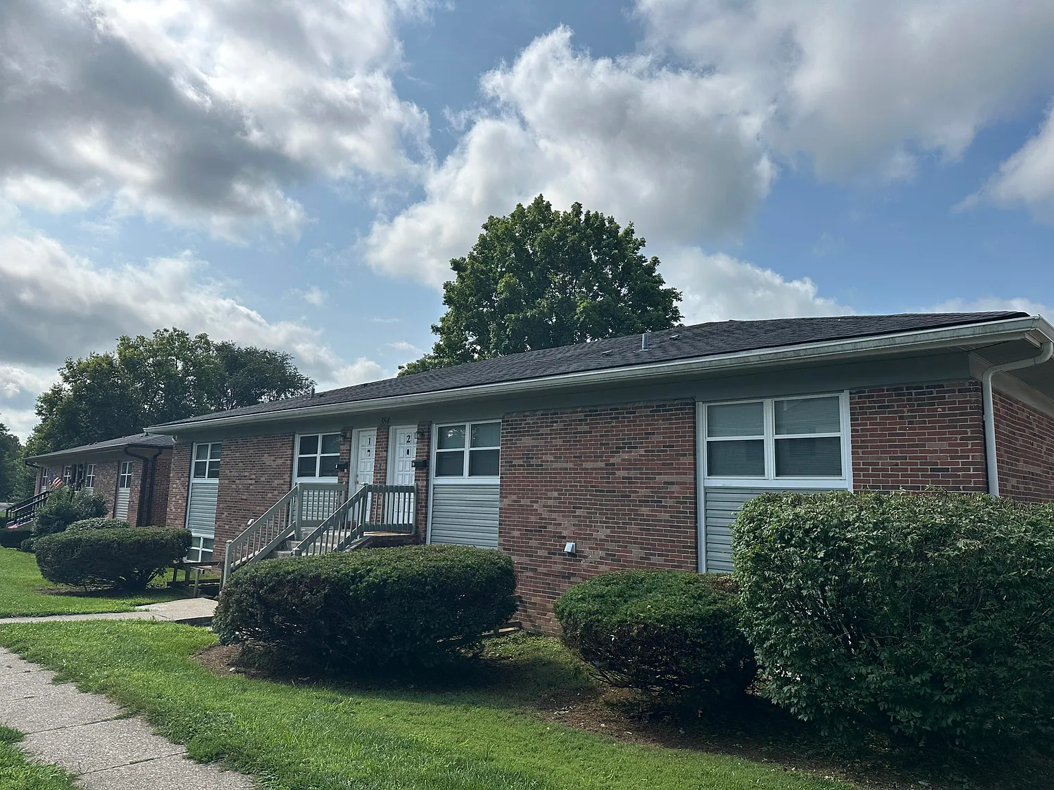 2 bed, 1.0 bath, $1,095 — Photo 2