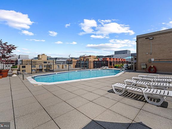 3rd image of 2201 L St NW APT 518
