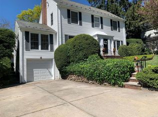 215 Nassau Ave, Manhasset, NY 11030