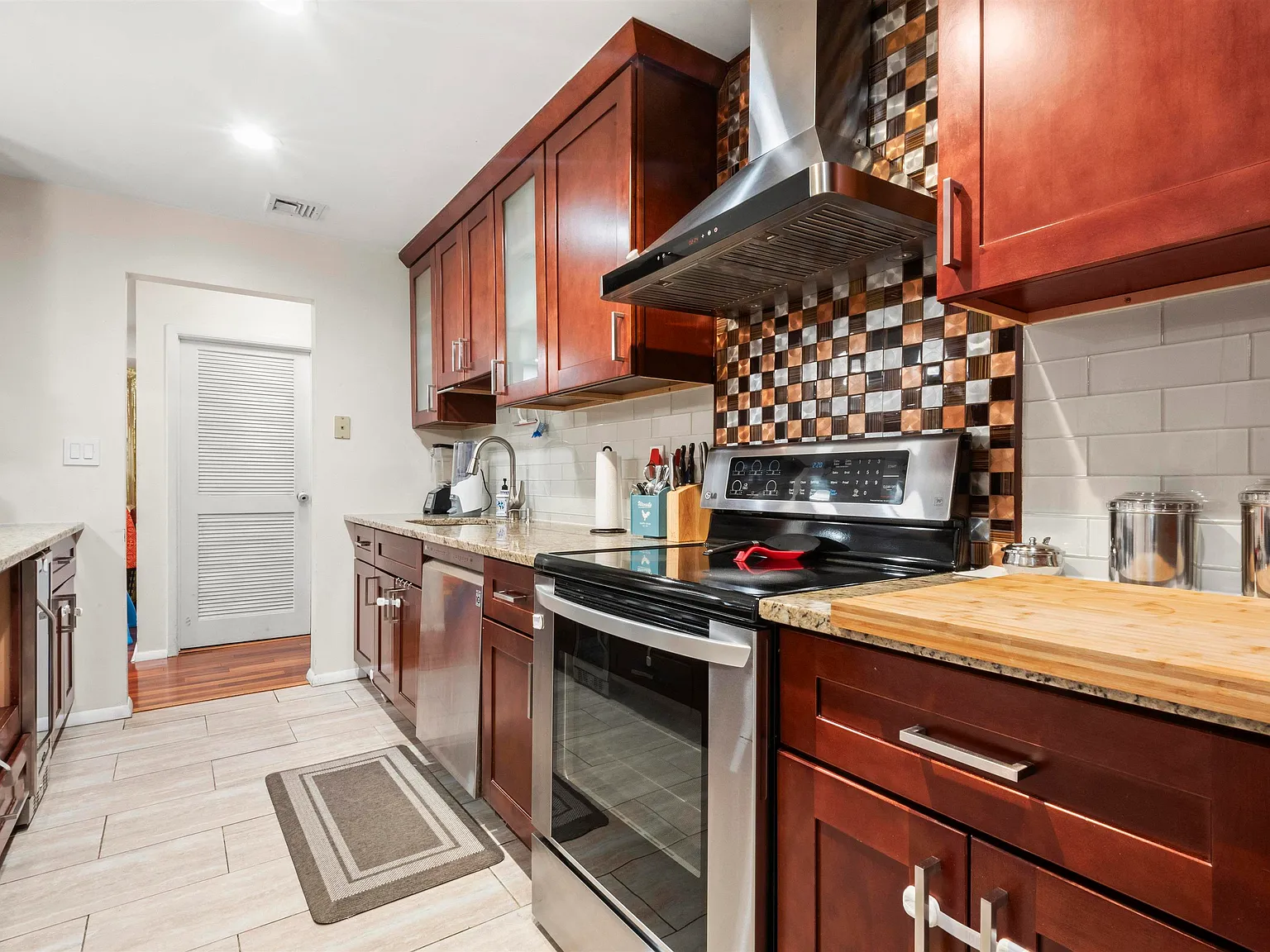 2 bed, 2.0 bath, 1300 sqft, $3,500 — Photo 1