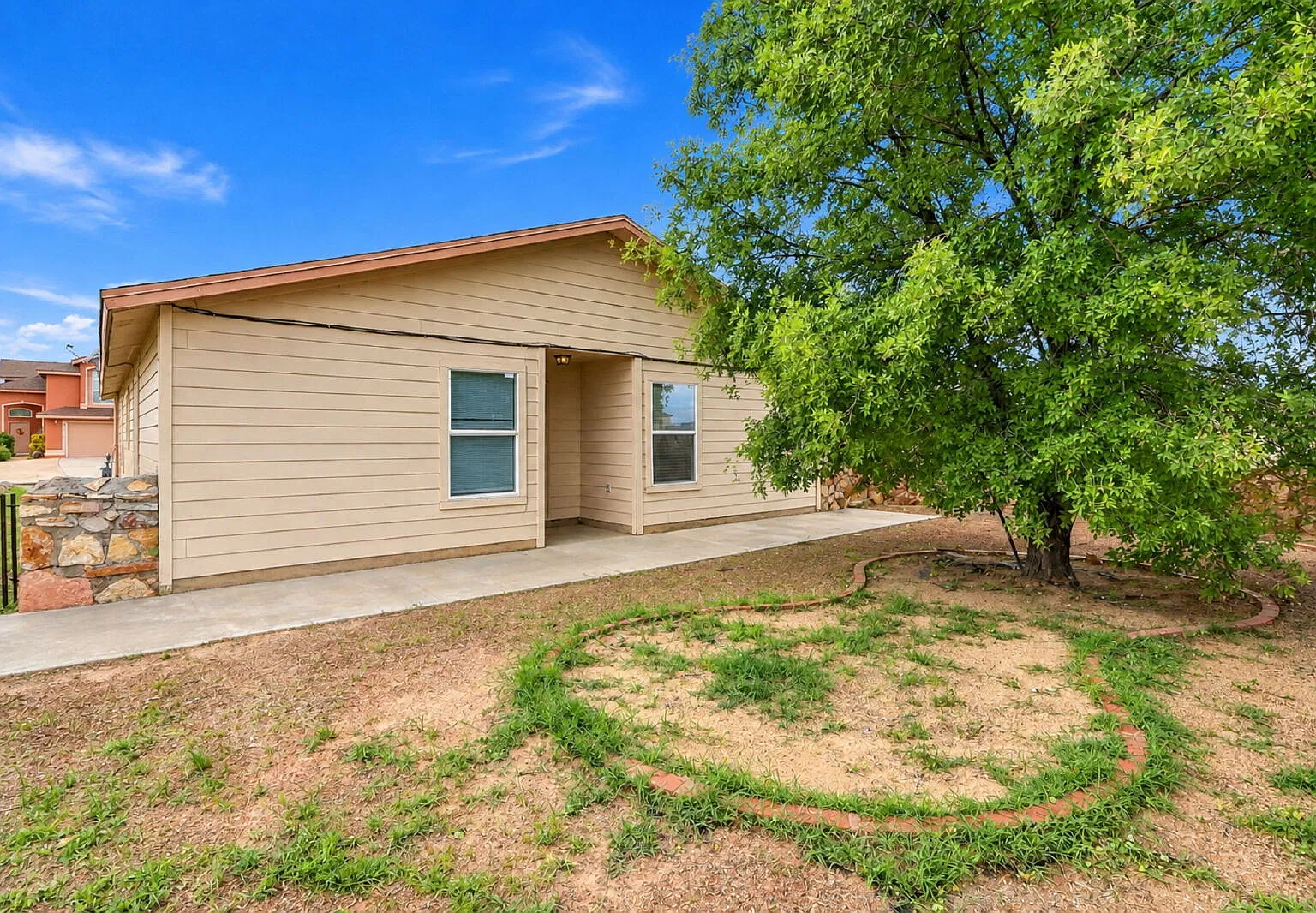 3 bed, 2.0 bath, 1345 sqft, $1,495 — Photo 2