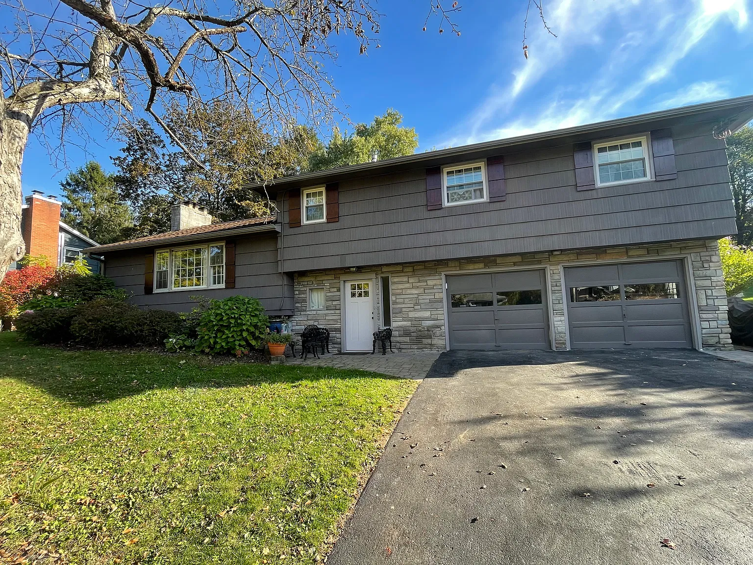 4 bed, 2.5 bath, 1800 sqft, $2,850 — Photo 1