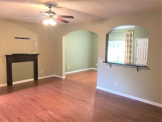 3 bed, 2.5 bath, 1595 sqft, $2,100 — Photo 4