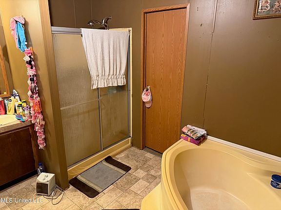 5th image of 18276 Simmons Dr