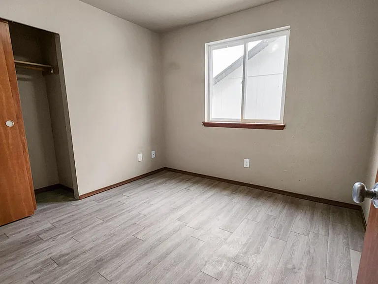 Upstairs secondary bedroom.