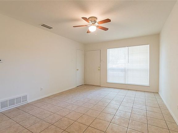 4th image of 323 Linkcrest Dr