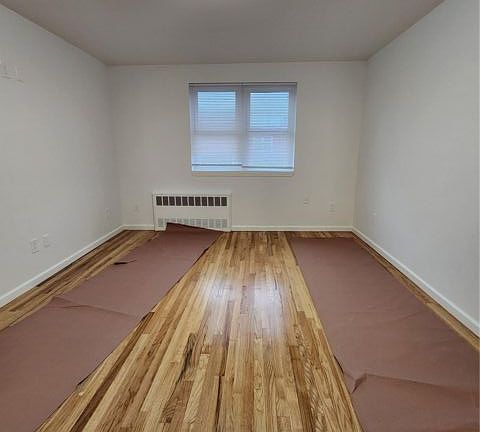 3rd image of 905 E 82nd St