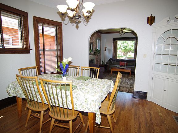 Formal Dining w/ Built-ins