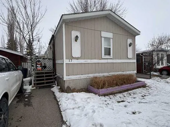 6220 17th Ave SE #37, Calgary, AB T2A 0W6