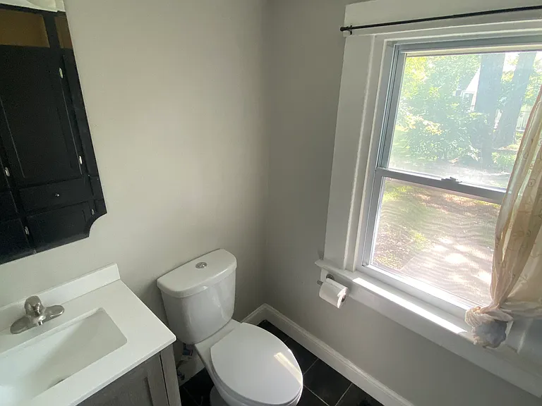 5945 Charlotte St — Photo 9