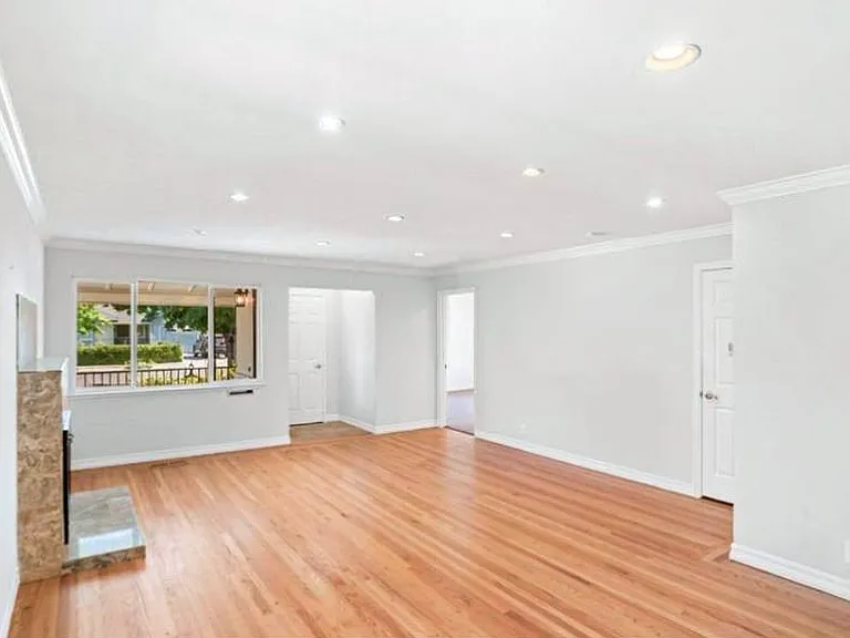 1449 Jeffery Ave — Photo 6