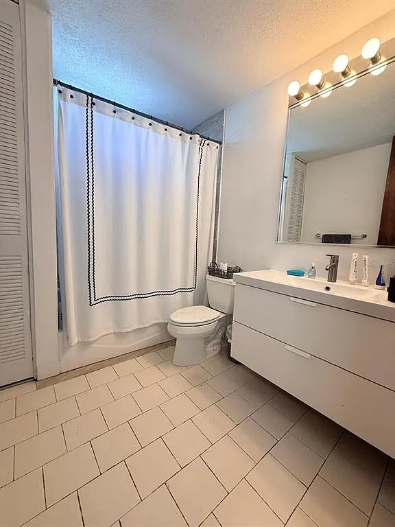 4 bed, 2.5 bath, 2426 sqft, $4,900 — Photo 4