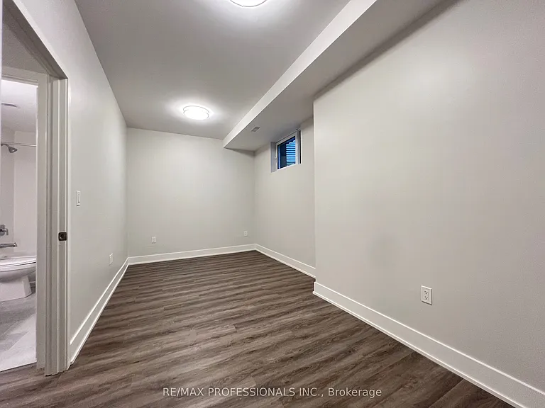 62 Dixfield Dr #106 — Photo 23