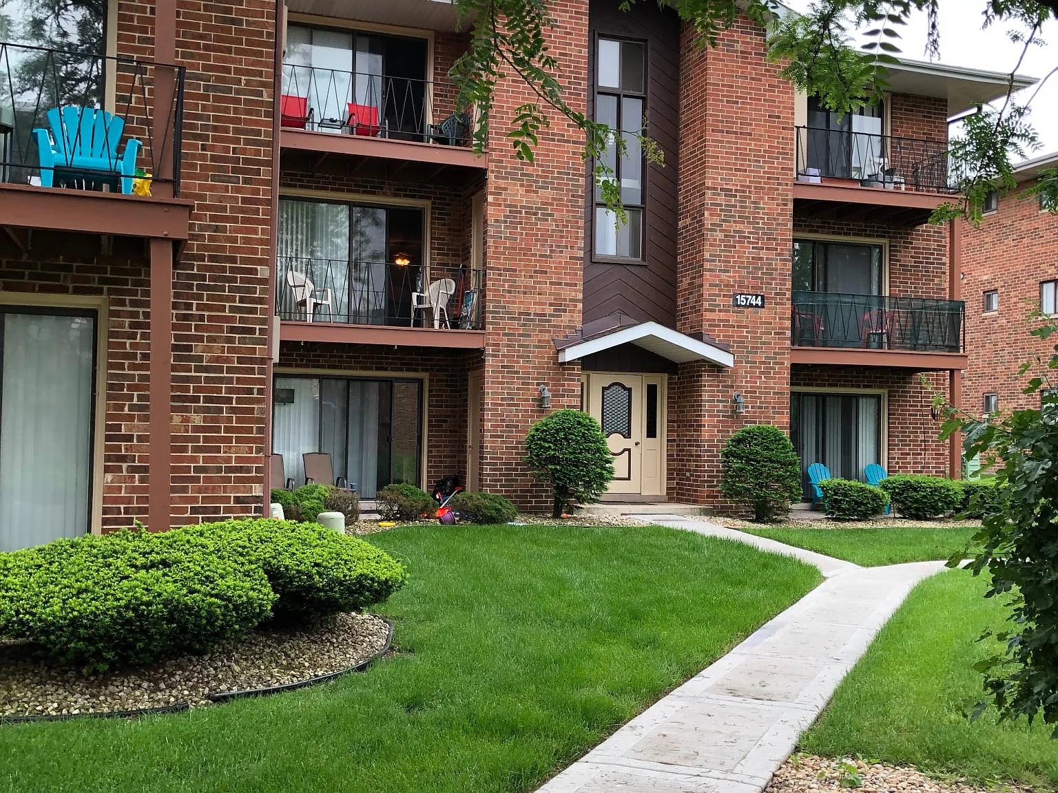 2 bed, 872 sqft, $1,675 — Photo 2