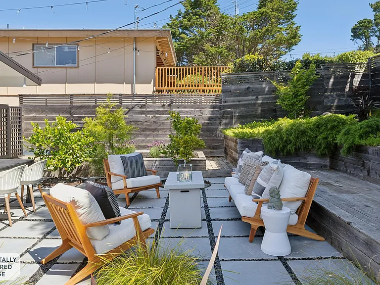 453 Wellesley Ave — Photo 3