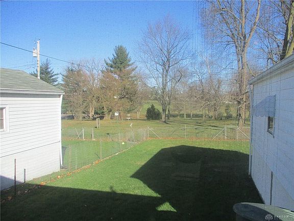 3rd image of 1041 Highridge Ave