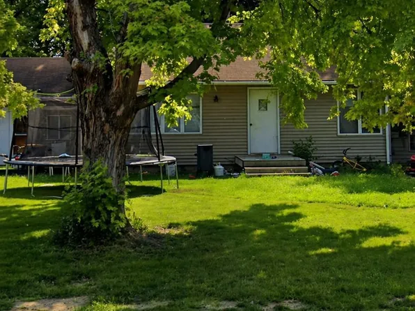 122 5th St, Clinton, MN 56225